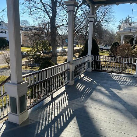 Private Victorian Apartment In Convenient City Location On 5 Acre, Sleeps 5 Poughkeepsie Eksteriør billede