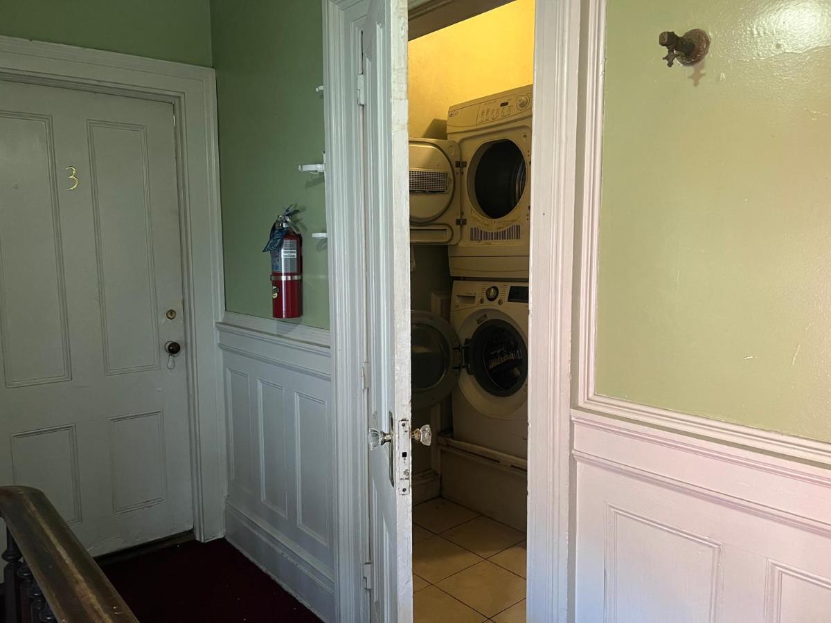 Private Victorian Apartment In Convenient City Location On 5 Acre, Sleeps 5 Poughkeepsie Eksteriør billede